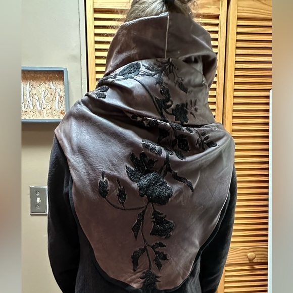 Brown Hood Jacket with black embroidered flowers - Picture 3 of 7